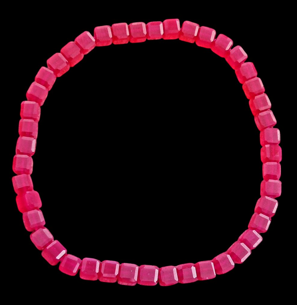 Βραχιόλι σε κορυνδόν ρουμπίνι πολύ φωτεινό. Πέρλες με κυβικές επιφάνειες χωρίς ελαττώματα. - Ύψος: 5 mm- 8 g #3.2