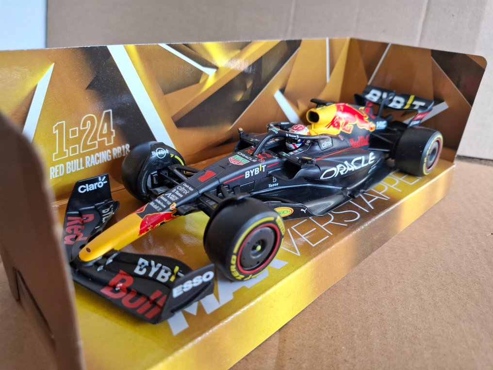 Bburago 1:24 - Model car  (4) - Red Bull Racing RB15/RB18/RB19 - Max Verstappen - nieuw in ovp - 2019/2022/2023 - Riders card with printed signature #4.3
