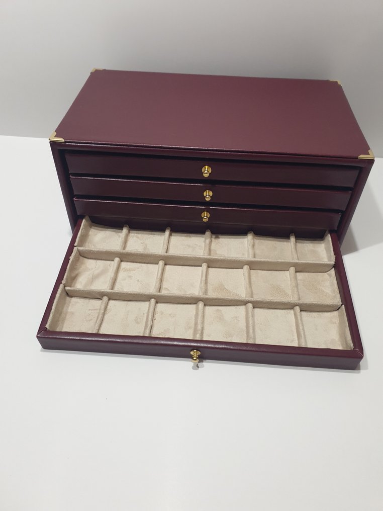 Accessories. Monetiere in ecopelle bordeaux per 72 posti  (No Reserve Price) #2.1