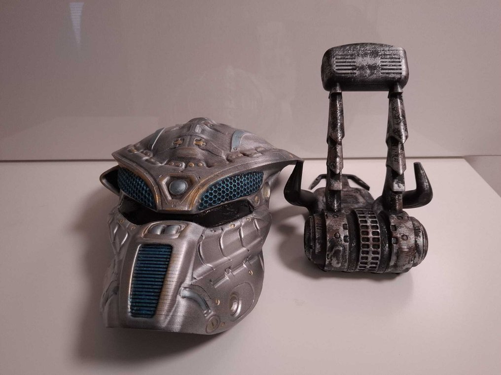 Predator - Mask with stand - 1:1 Scale - Hand painted #1.0