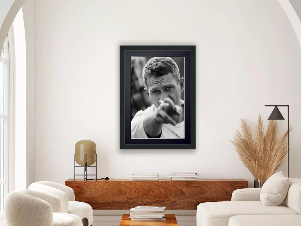 Steve McQueen - The Cool Men - Fine Art Photography - Luxury Wooden Frame 70X50 cm - Limited Edition 02 of 30 - Serial 20120 - Original Certificate (COA), Hologram - 100% New. Shipping Reduction from 3 items #2.1