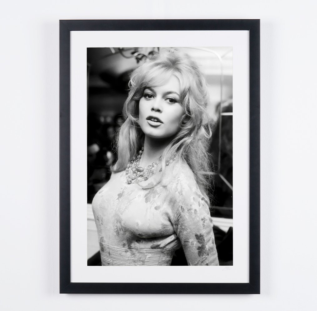 Brigitte Bardot -1959 - Fine Art Photography - Luxury Wooden Frame 70X50 cm - Limited Edition 02 of 30 - Serial 20112 - Original Certificate (COA), Hologram - 100% New. Shipping Reduction from 3 items #3.2