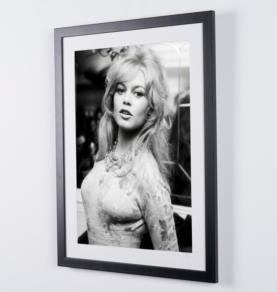 Brigitte Bardot -1959 - Fine Art Photography - Luxury Wooden Frame 70X50 cm - Limited Edition 02 of 30 - Serial 20112 - Original Certificate (COA), Hologram - 100% New. Shipping Reduction from 3 items #4.3