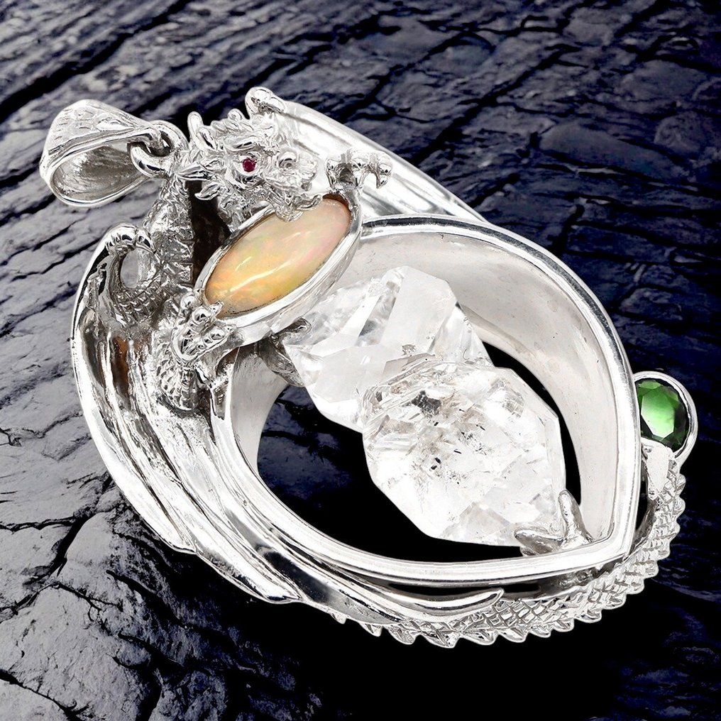 Ανθρακίτης Herkimer, αιθιοπικό Όπαλ, Δράκος με Peridot και ασημένιο μενταγιόν με ρουμπίνι στα μάτια. Βάση ταρίχευσης ολόκληρου σώματος - DRagon Silver Pendant - 65.8 mm - 43 mm - 29 mm - 1 #2.1