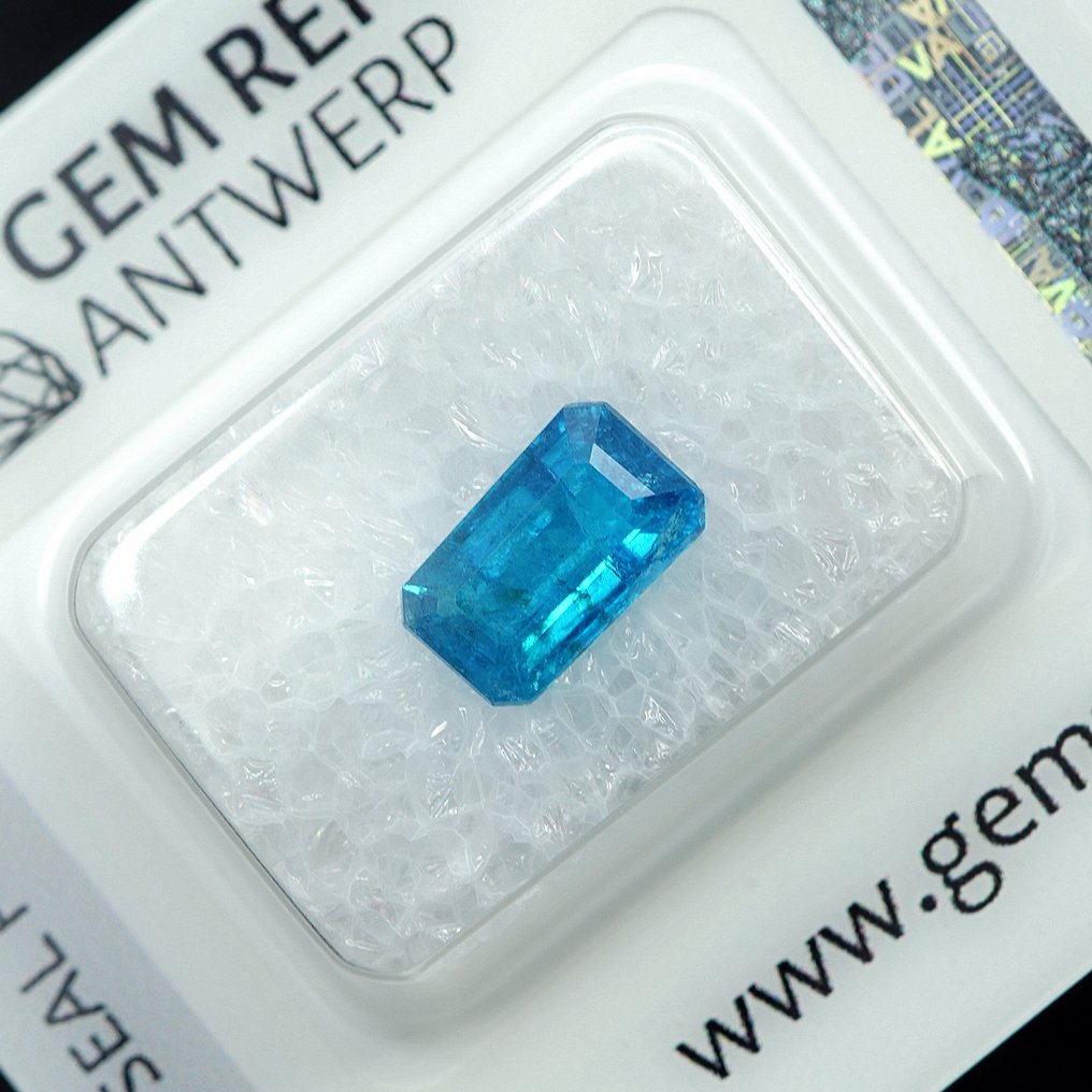 Apatite  - 1.52 ct - Gem Report Antwerp (GRA) #3.2
