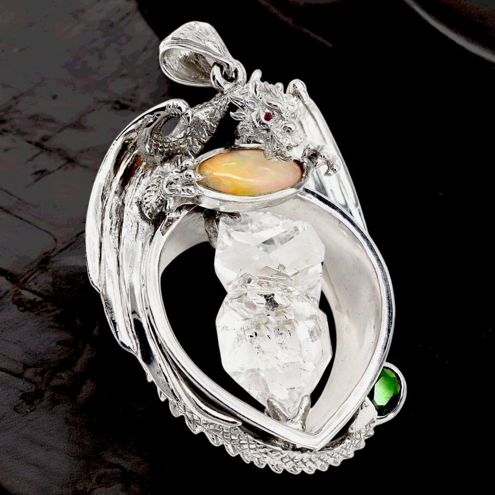 Ανθρακίτης Herkimer, αιθιοπικό Όπαλ, Δράκος με Peridot και ασημένιο μενταγιόν με ρουμπίνι στα μάτια. Βάση ταρίχευσης ολόκληρου σώματος - DRagon Silver Pendant - 65.8 mm - 43 mm - 29 mm - 1 #3.2