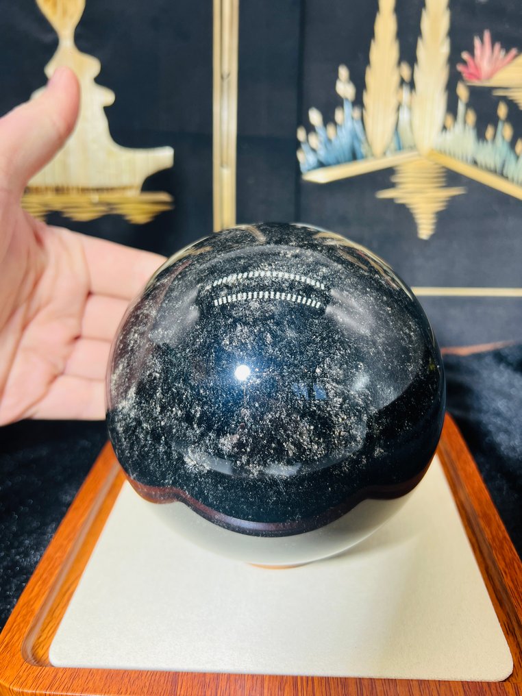 Golden Shimmer Obsidian Sphere – Striking Elegance with Celestial Radiance Ø 123mm- 2382 g - (1) #1.0