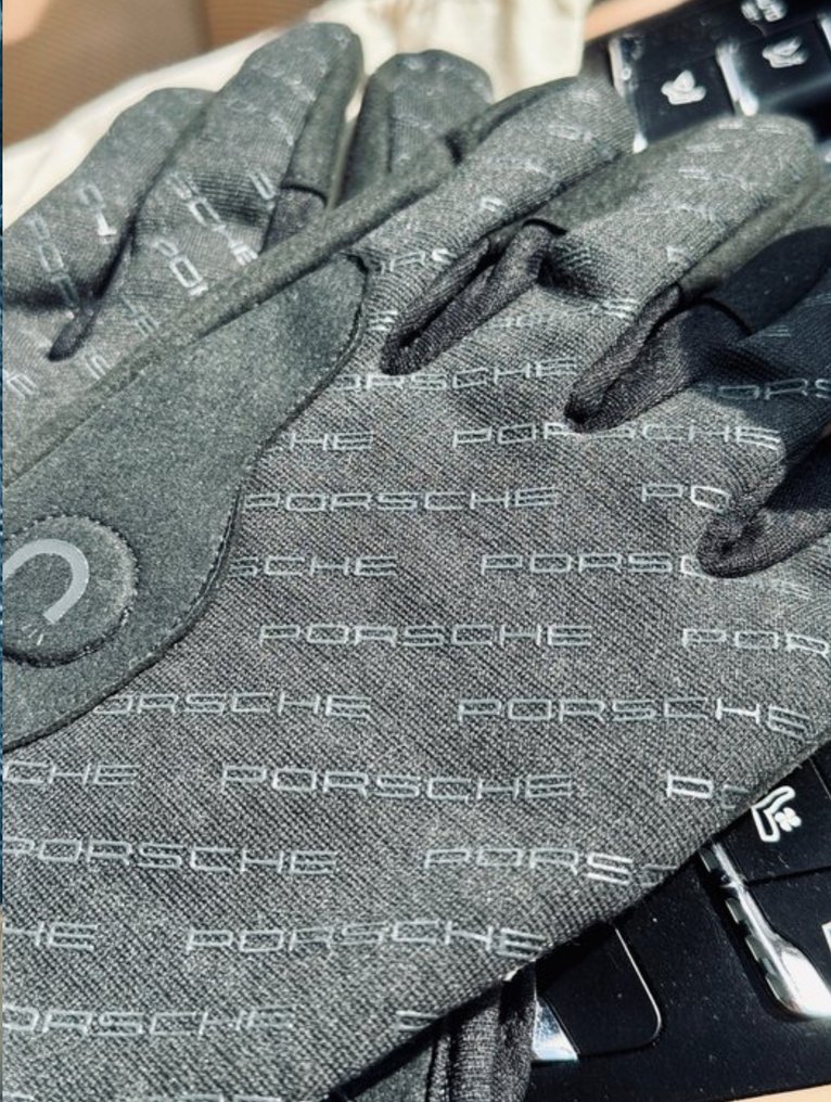 Manufaktur Assembly Gloves - Porsche #3.2