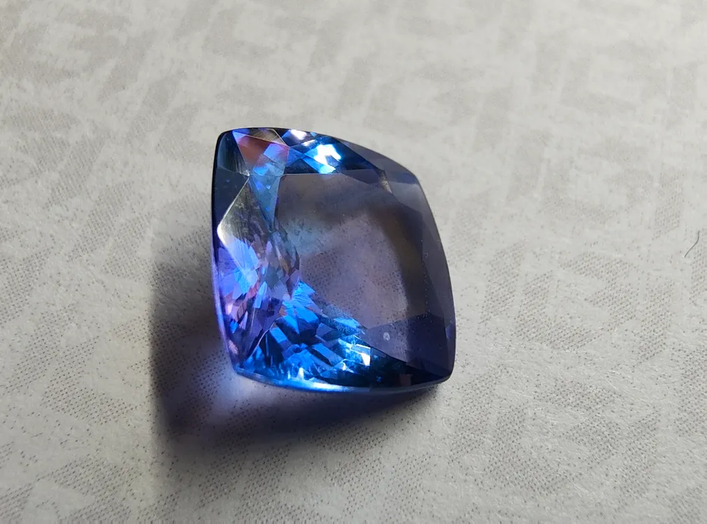 Blå Tanzanit  - 2.94 ct - International Gemological Institute (IGI) - Blålig Violet Lupp Ren #3.2