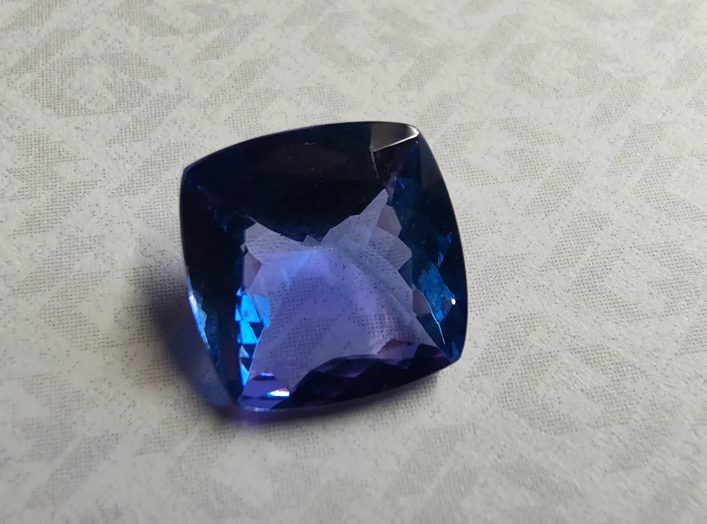 Blå Tanzanit  - 2.94 ct - International Gemological Institute (IGI) - Blålig Violet Lupp Ren #1.0