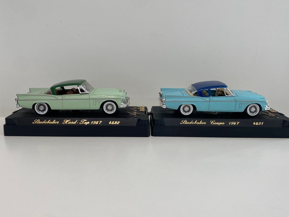 Solido 1:43 - Model car  (2) - Studebaker Hard-Top 1957 Ref 4522 + Studebaker Coupé 1957 Ref 4521 - Limited editions and sold out. #4.3