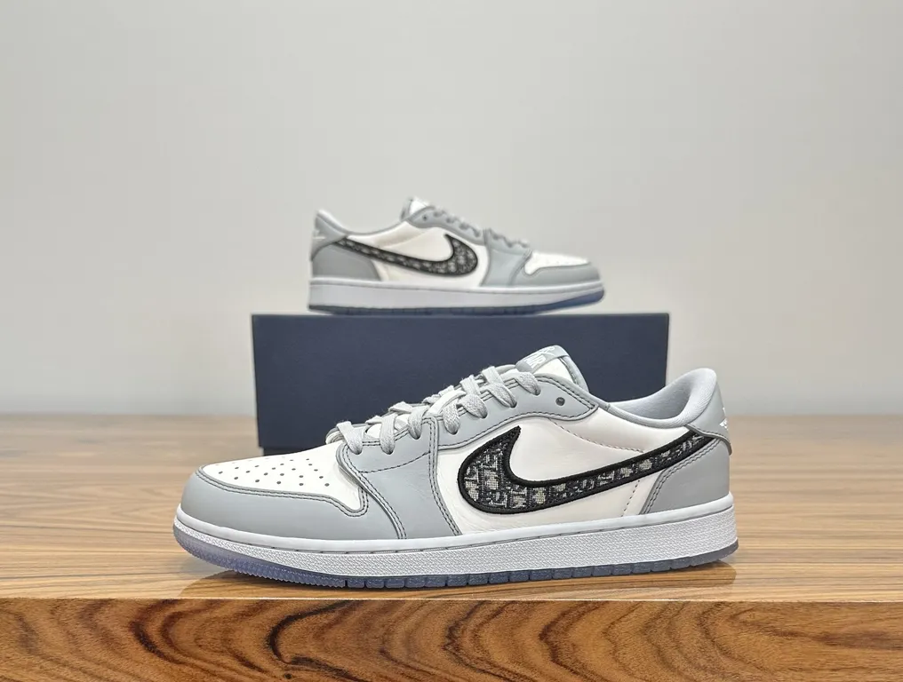 Christian Dior - Jordan 1 Retro Low Dior - Sneakers - Size: EU 42 #1.0