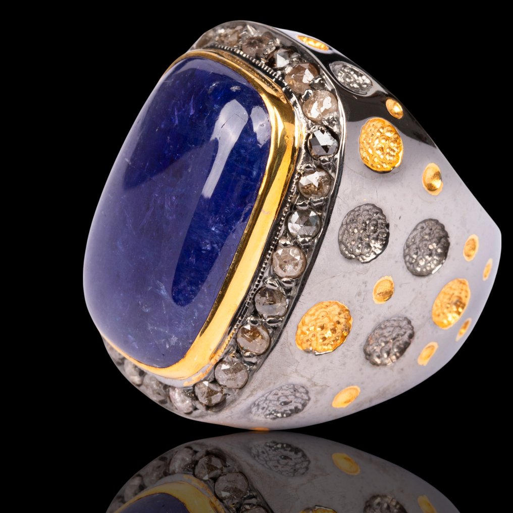 Ασήμι Δαχτυλίδι με καμπουσόν τανζανίτη και διαμάντι Moissanite. - Ύψος: 33 mm - Πλάτος: 30 mm- 30 g #3.2