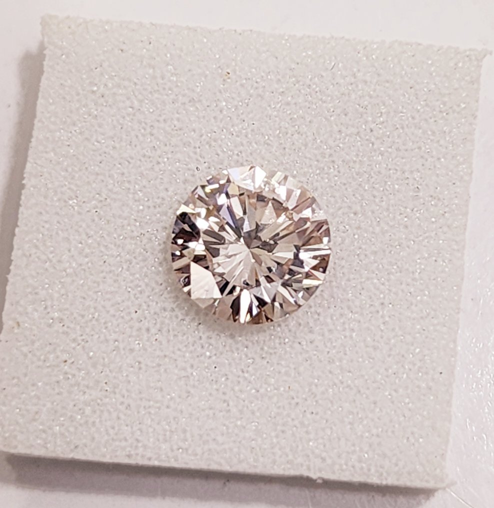 1 pcs Diamant  (Naturfarvet)  - 0.78 ct - Rund - Fancy Rosa Lyserød - VS1 - Gemological Institute of America (GIA) - Gia certificering naturlig #1.0