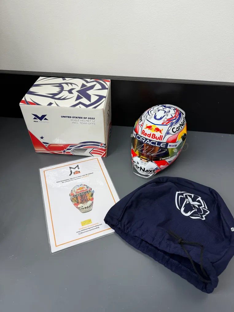 Max Verstappen - Casco in scala 1/2  #1.1