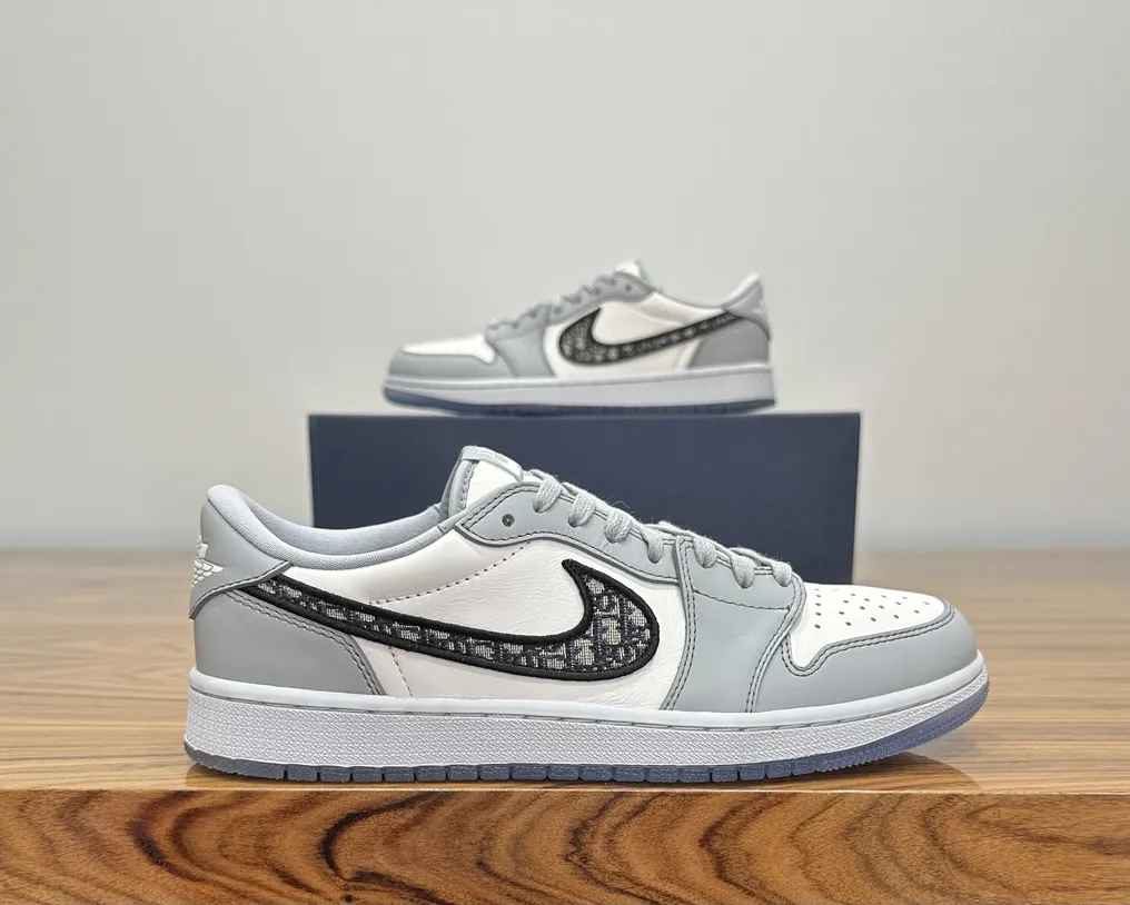 Christian Dior - Jordan 1 Retro Low Dior - Sneakers - Size: EU 42 #3.2