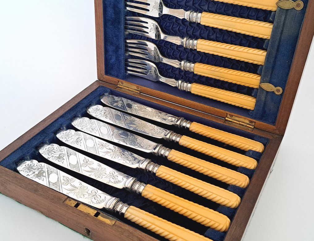 William R. Deykin & Sons - Visbestekset voor 6 personen (12) - In originele houten cassette - Been, Verzilverd #2.1