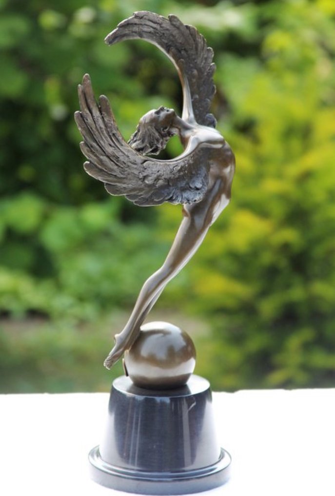 Statua, La victoire ailée - 38 cm - Bronzo dorato #1.0