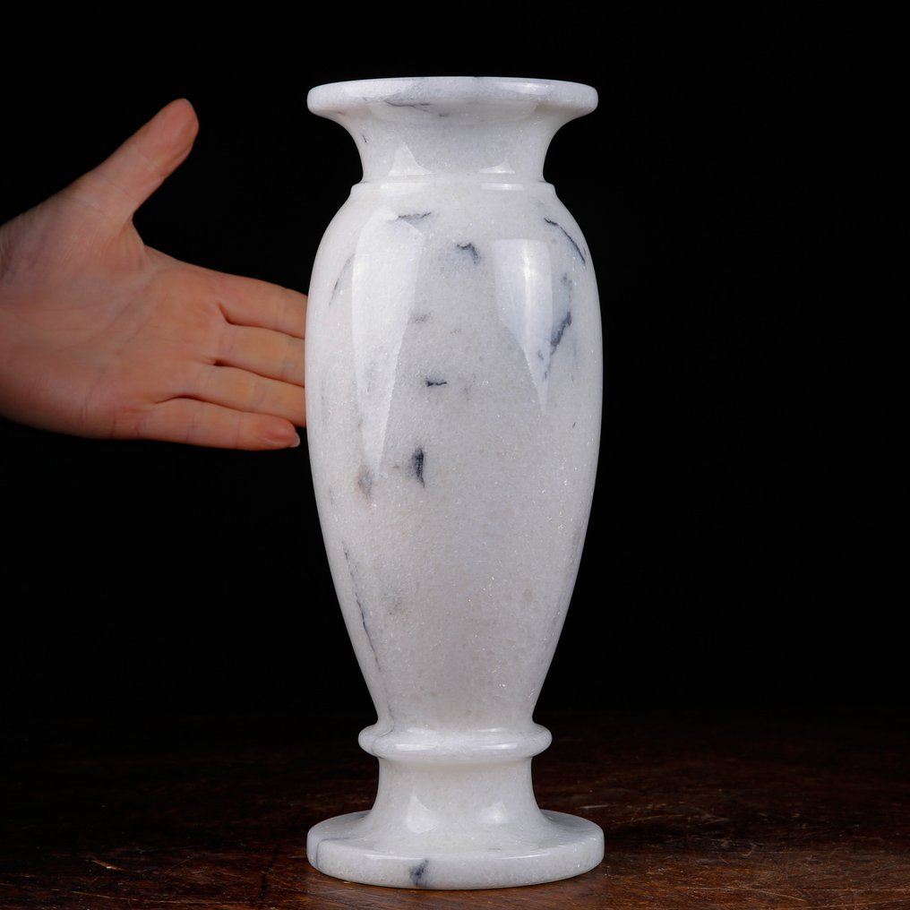 优雅的Ibiza白色大理石花瓶。 - 高度: 255 mm - 宽度: 100 mm- 2346 g #1.0