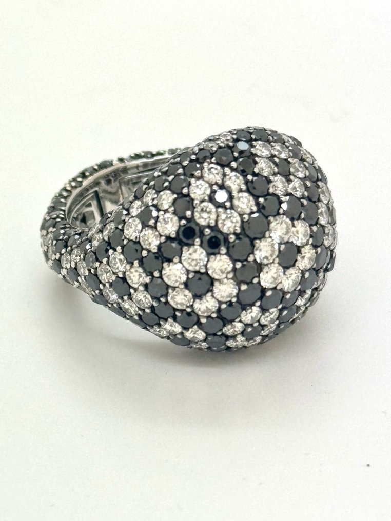 戒指 - 18 克拉 白金, 5.00克拉白鑽 + 4.50克拉黑鑽 - 尺寸 18/58 #1.0