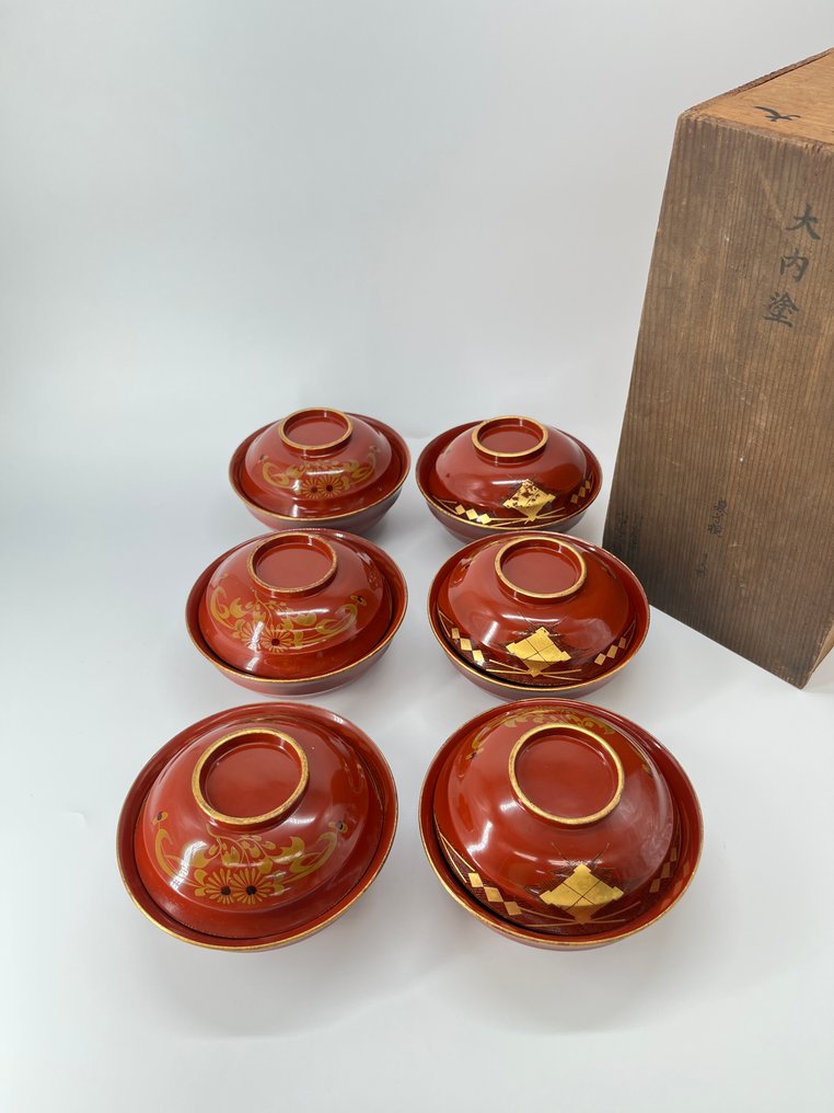 大内塗Ouchinuri 金蒔絵 Gold-Makie - 湯碗套裝 (6) - Old Vermilion Painted Ouchi Diamond Crest& Autumn Grass Pattern Bowl with Tomobako - 木, 漆 - 朱塗り大内菱 #1.0