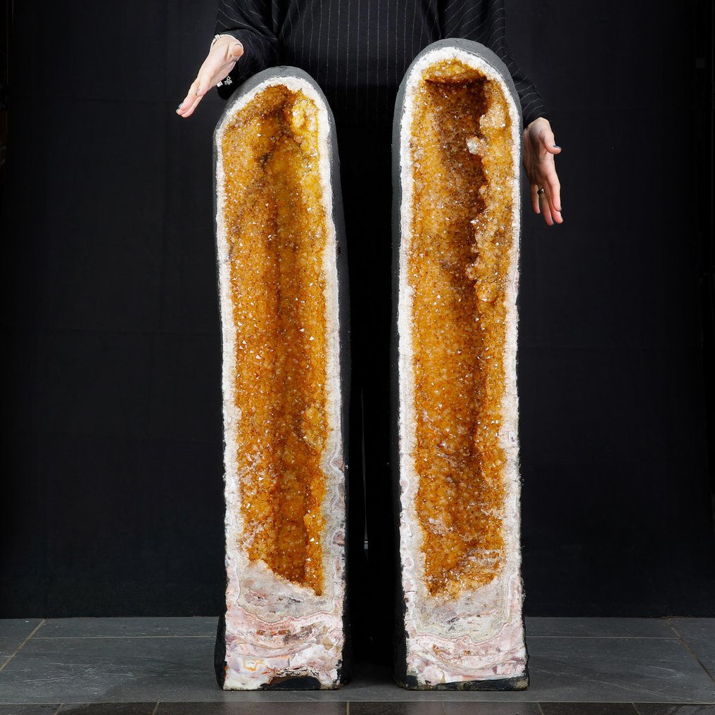 Extraordinary beauty and energy. Majestic Madeira citrine geode. Madeira Citrine Geode: A Masterpiece of Nature. - Height: 107 cm - Width: 45 cm- 124 kg #1.0