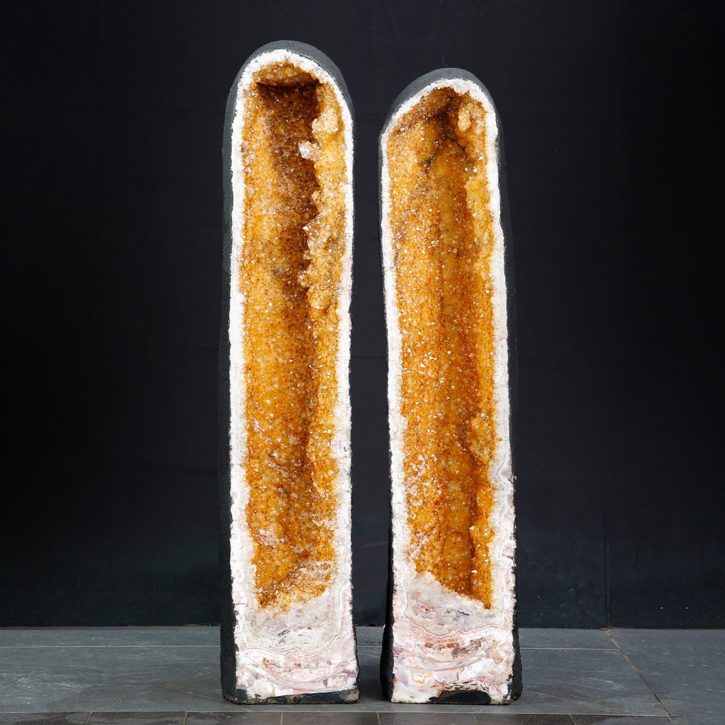 Extraordinary beauty and energy. Majestic Madeira citrine geode. Madeira Citrine Geode: A Masterpiece of Nature. - Height: 107 cm - Width: 45 cm- 124 kg #2.1