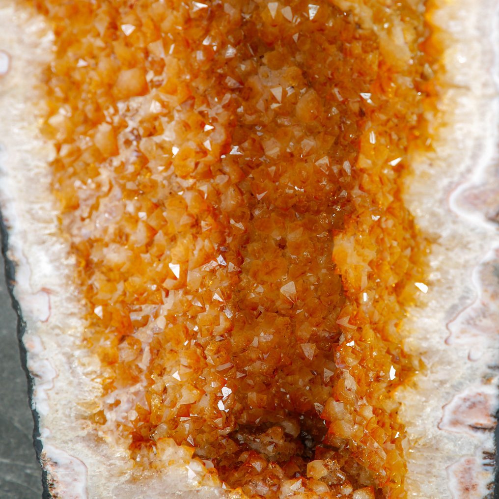 Extraordinary beauty and energy. Majestic Madeira citrine geode. Madeira Citrine Geode: A Masterpiece of Nature. - Height: 107 cm - Width: 45 cm- 124 kg #3.2