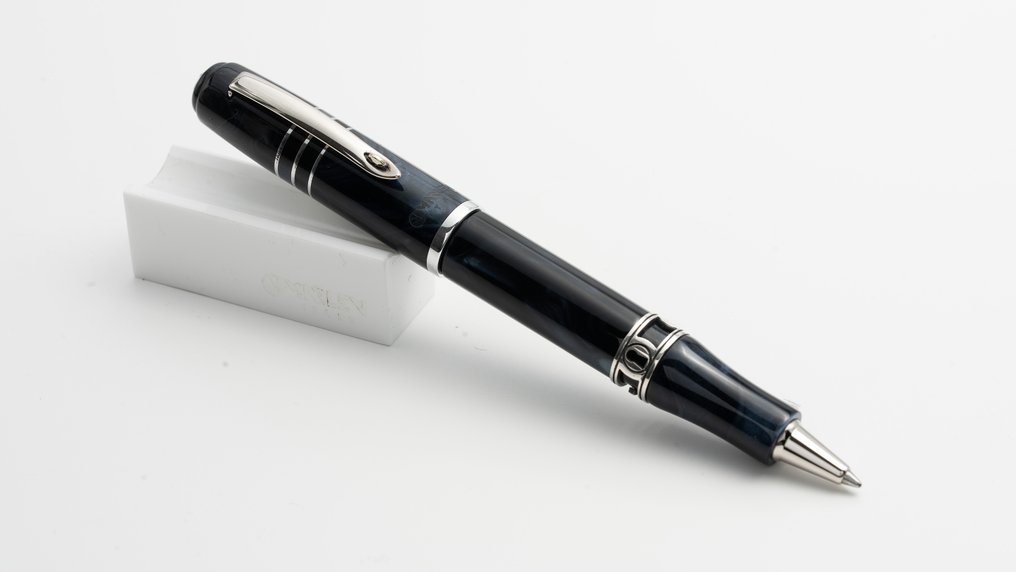 Marlen - The Key (to success) - Edizione speciale amuleto - in resina italiana blu e Argento - Ballpoint pen #1.0