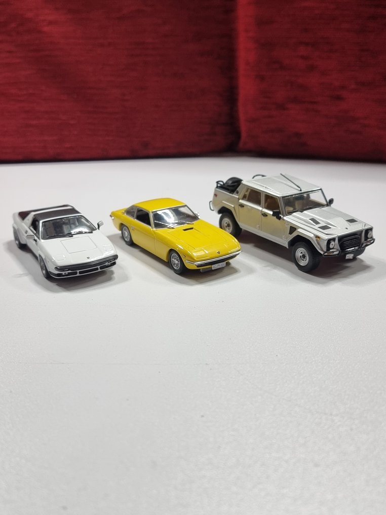 ランボルギーニ LM002 & シルエット MINI CHAMPS 1/43 ランボルギーニ LM002 & シルエット MINI CHAMPS 1/43