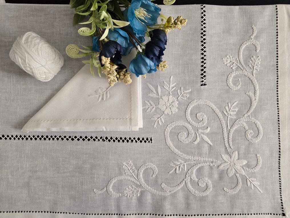 Tovaglia ricamata a mano in misto lino 12 posti tablecloth handmade - Tablecloth - 270 cm - 175 cm #1.0