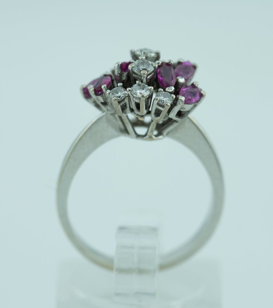 Ring - 18 kt. White gold Diamond (Natural)  - Ruby #4.3