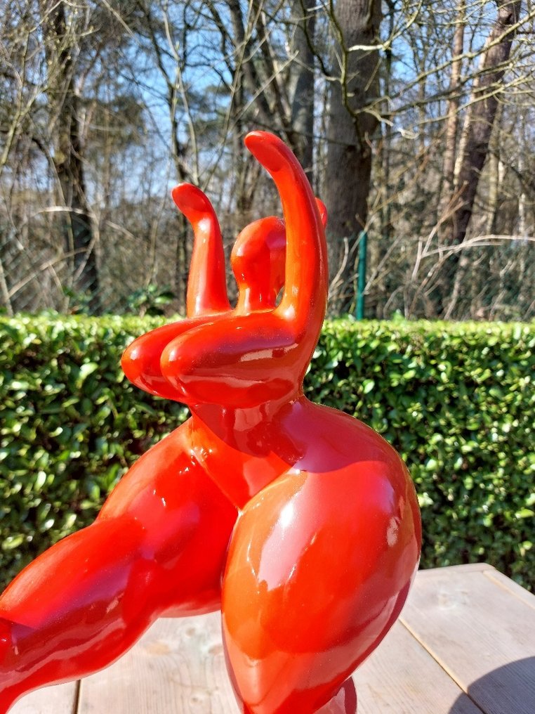 Statue, abstract kunstig beeld van een dikke dame in rode kleur - 50 cm - polyresin #3.2