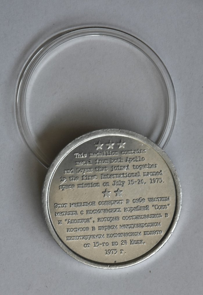 Flown medal medallion contains metal from Apollo and Soyuz NASA Space travel USA Russia – Aluminum - 1970-1980 #4.3