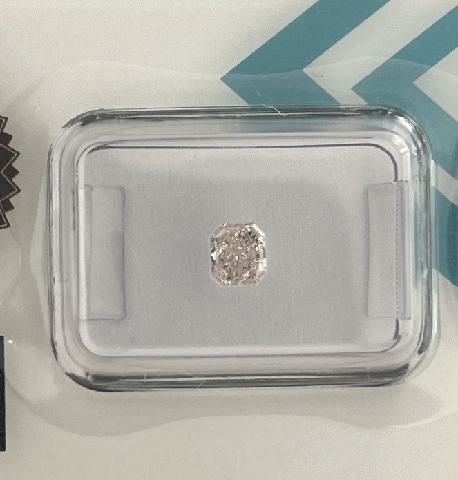 1 pcs Diamond  (Natural coloured)  - 0.39 ct - Rectangle - Light Brownish Pink - SI2 - International Gemological Institute (IGI) #1.0