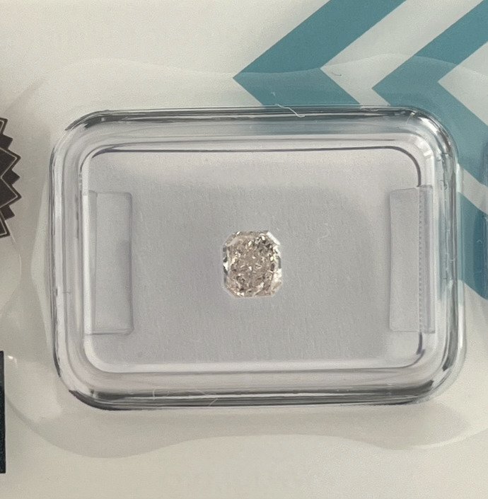 1 pcs Diamond  (Natural coloured)  - 0.39 ct - Rectangle - Light Brownish Pink - SI2 - International Gemological Institute (IGI) #2.1