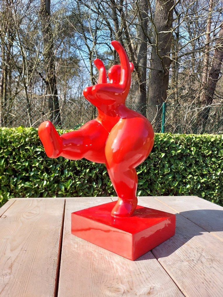 Statue, abstract kunstig beeld van een dikke dame in rode kleur - 50 cm - polyresin #4.3