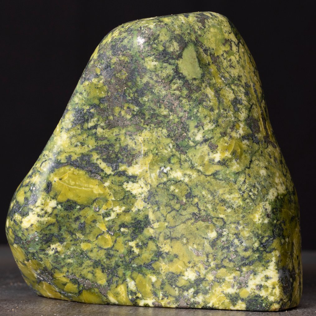 Peruvian serpentine with pyrite – polished natural stone. - Height: 140 mm - Width: 140 mm- 2019 g #4.3