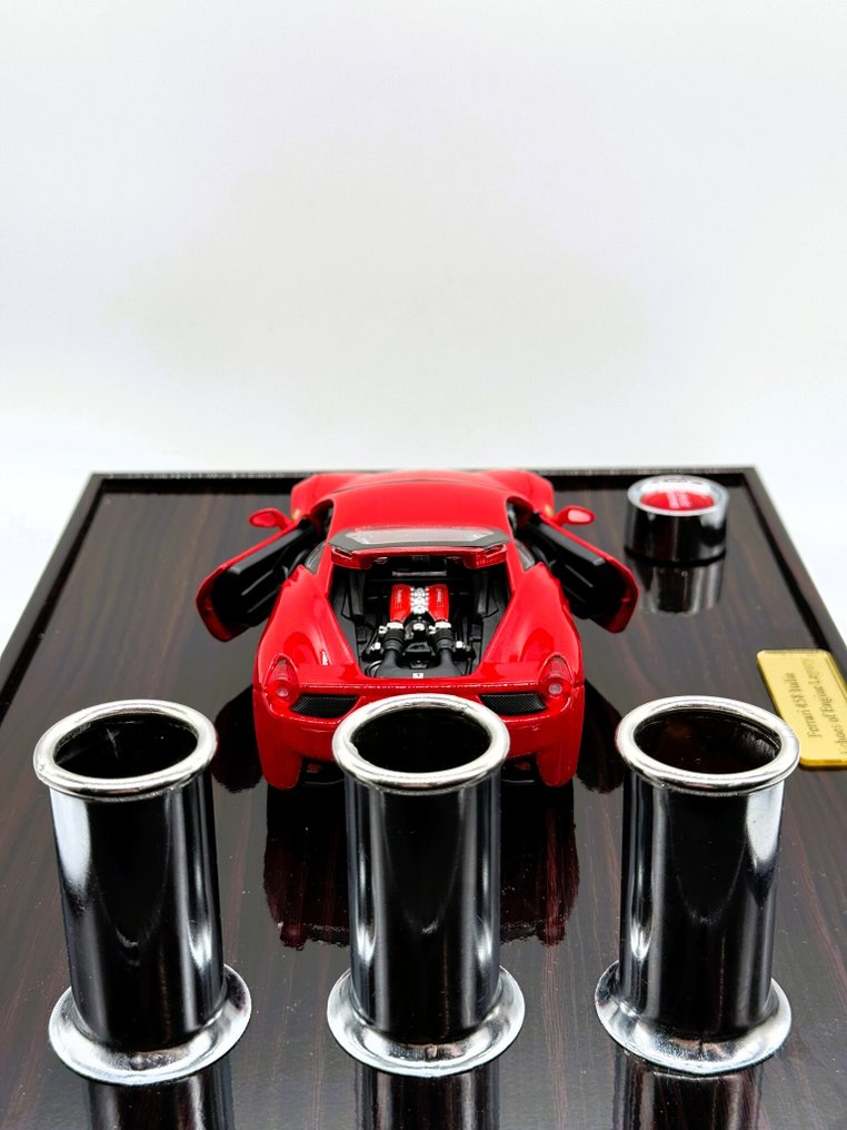 1:24 - Coche deportivo a escala - Ferrari 458 Italia Pure Sound – Professionally Recorded & Integrated into a Model Display - Edición limitada – Sonidos auténticos de 32 bits del Ferrari F136FB V8 de 4.5L – Numerados #3.2