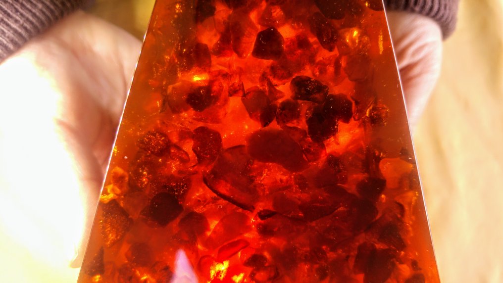 Amber - Large Baltic Amber Pyramid - Height: 17 cm - Width: 10.5 cm- 790 g #3.2