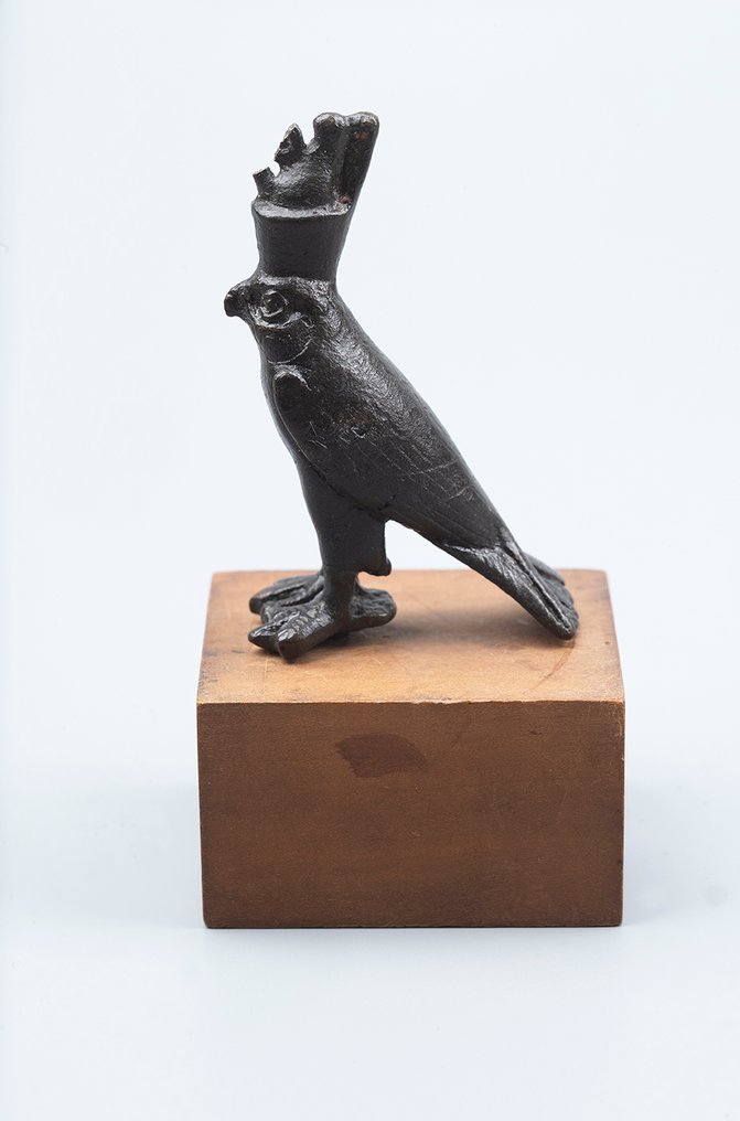 Ancient Egyptian Bronze God Horus as a falcon. Late Period 664-332 B.C. 6.5 cm height. #3.2