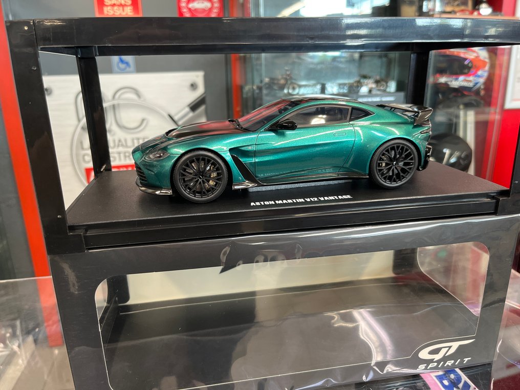 GT Spirit 1:18 - Σπορ αυτοκίνητο μοντελισμού - Aston Martin V12 vantage - Περιορισμένη έκδοση #1.0