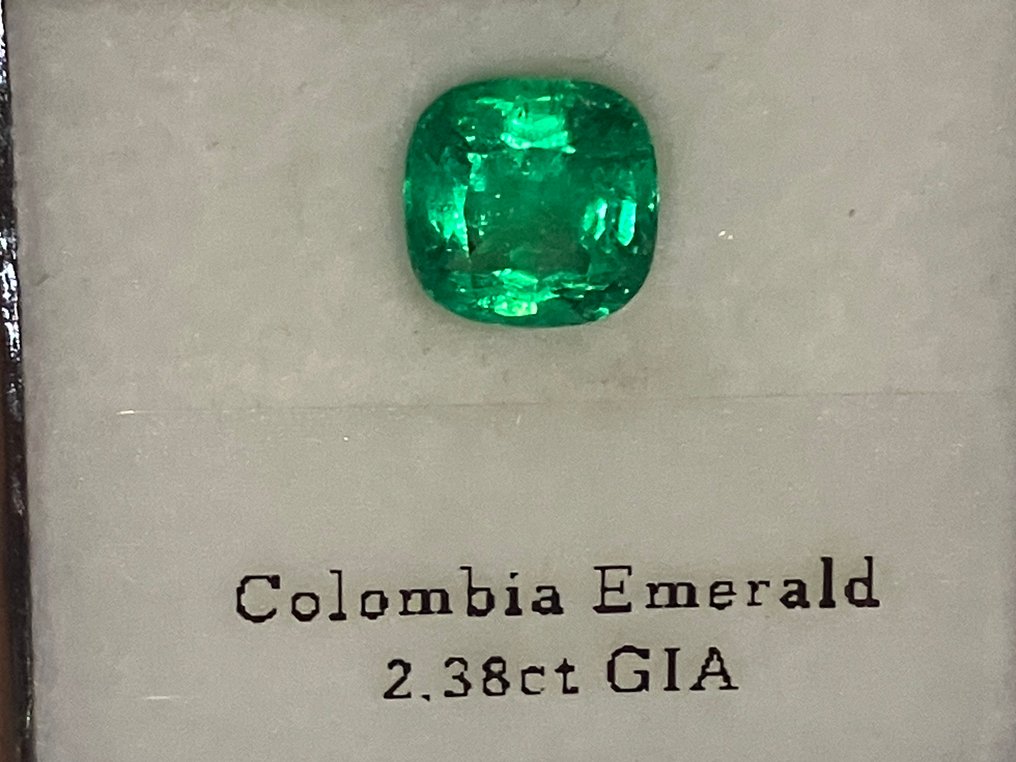 1 pcs  绿色 祖母绿  - 2.38 ct - 美国宝石研究院（GIA） #1.0