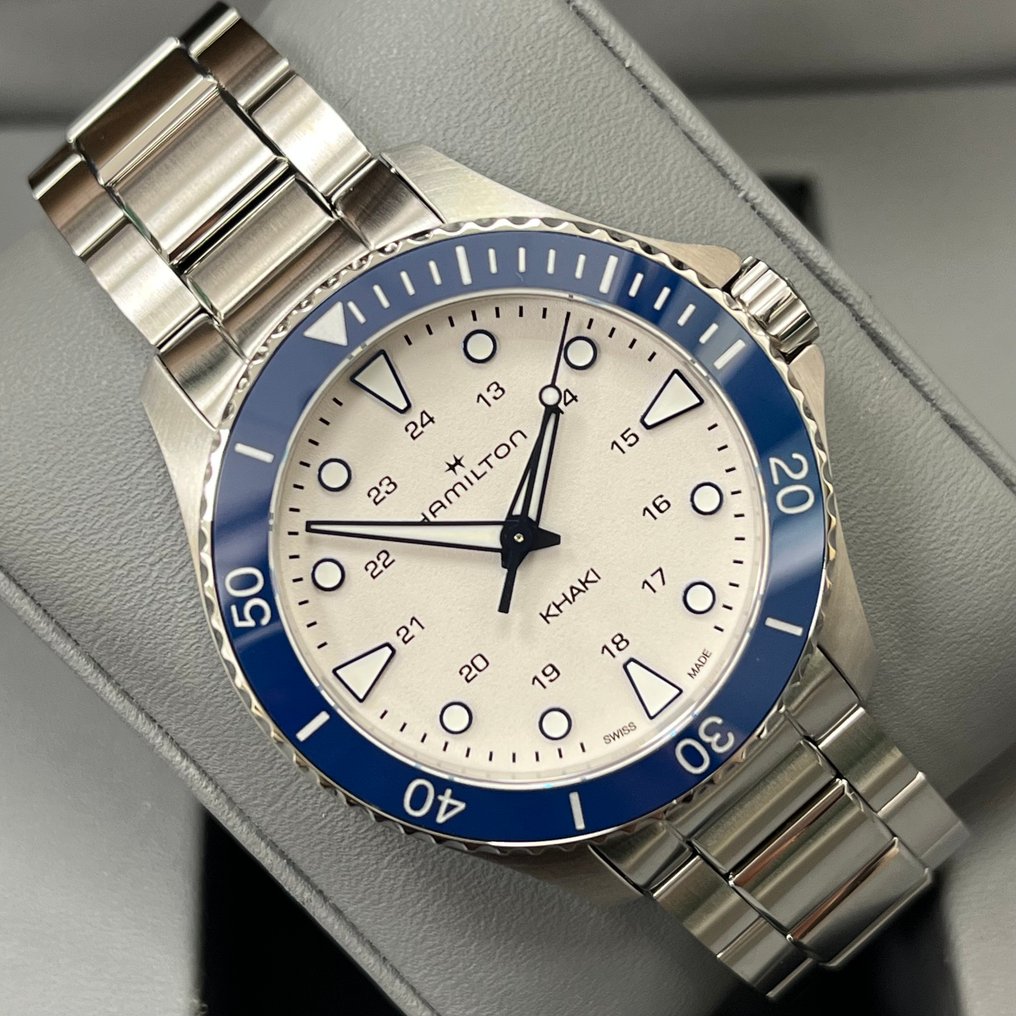 Hamilton - Khaki Navy Scuba Quartz - H82231150 - Men - 2025 #1.0