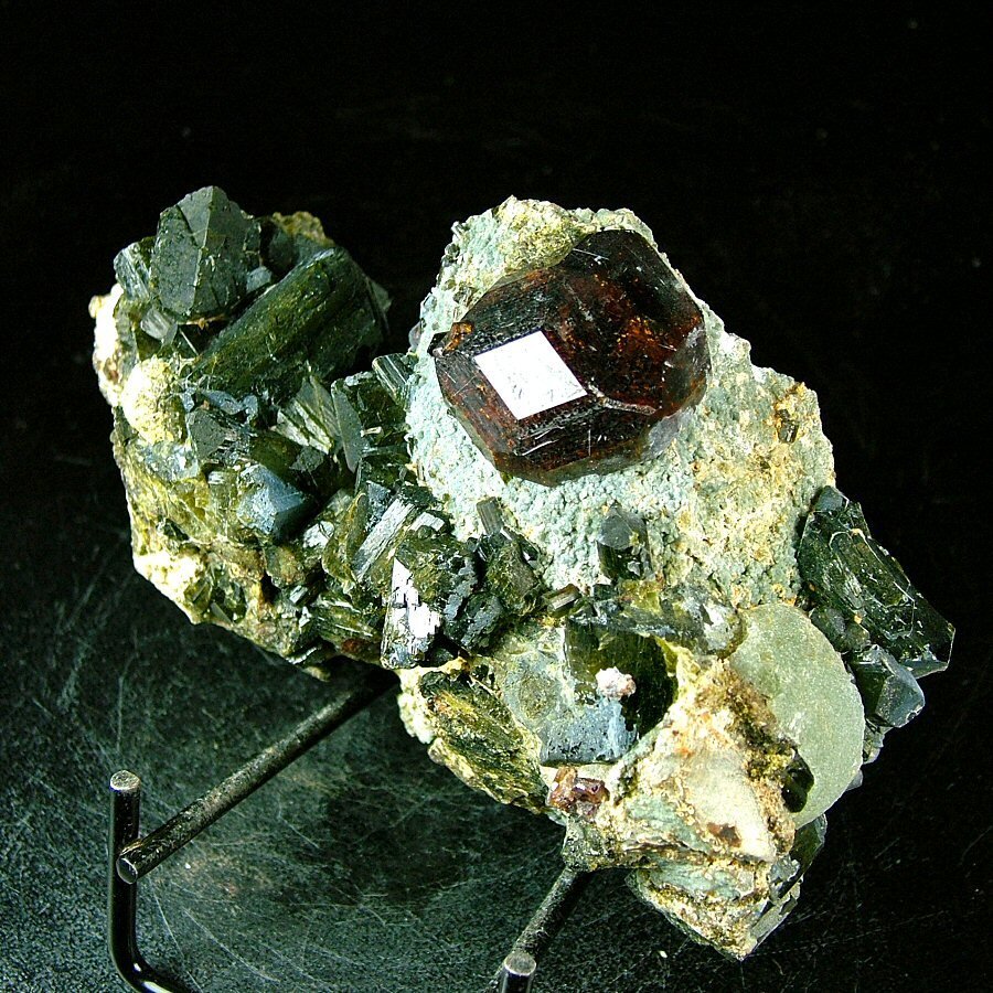 CW1610 Ästhetisches Muster von Andradit mit Epidot und Prehnit Kristallcluster - Höhe: 65 mm - Breite: 105 mm- 315 g - (1) #3.2