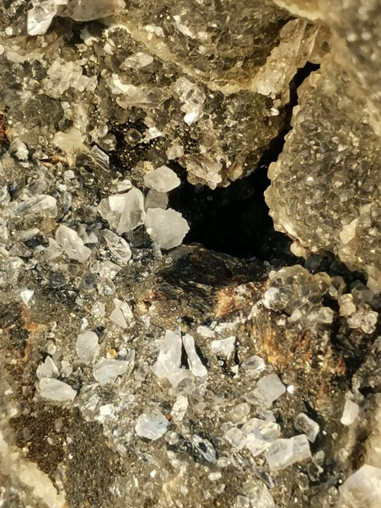 Rare Original Septarian Dragon Egg , With Crystals inside, One of a kind! - Height: 17.5 cm - Width: 12 cm- 2028 g #4.3