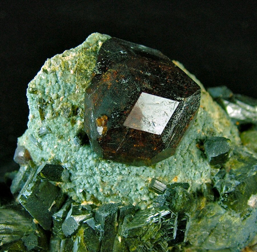 CW1610 Ästhetisches Muster von Andradit mit Epidot und Prehnit Kristallcluster - Höhe: 65 mm - Breite: 105 mm- 315 g - (1) #4.3