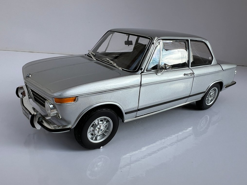 Kyosho 1:18 - Modelauto - BMW 2002 Tii 1972 - 4 diafragma #2.1