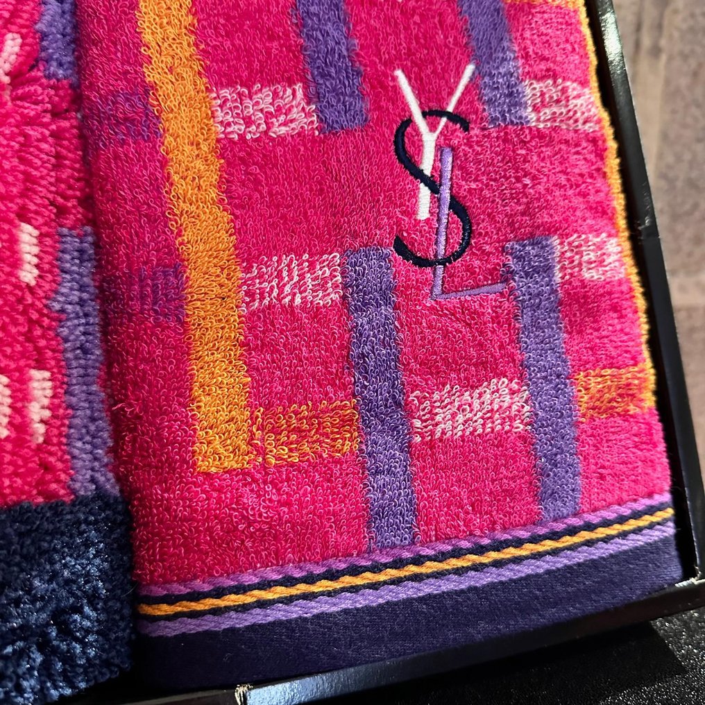 Yves Saint Laurent - Set bagno - Tappeto/Asciugamano/Salviette - Asciugamano (4)  - 0 cm - 0 cm #4.3