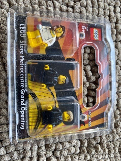 Lego Mini figurka - 110 of 300 - Promotional - Store Metrocentre Grand Opening Newcastle #1.0